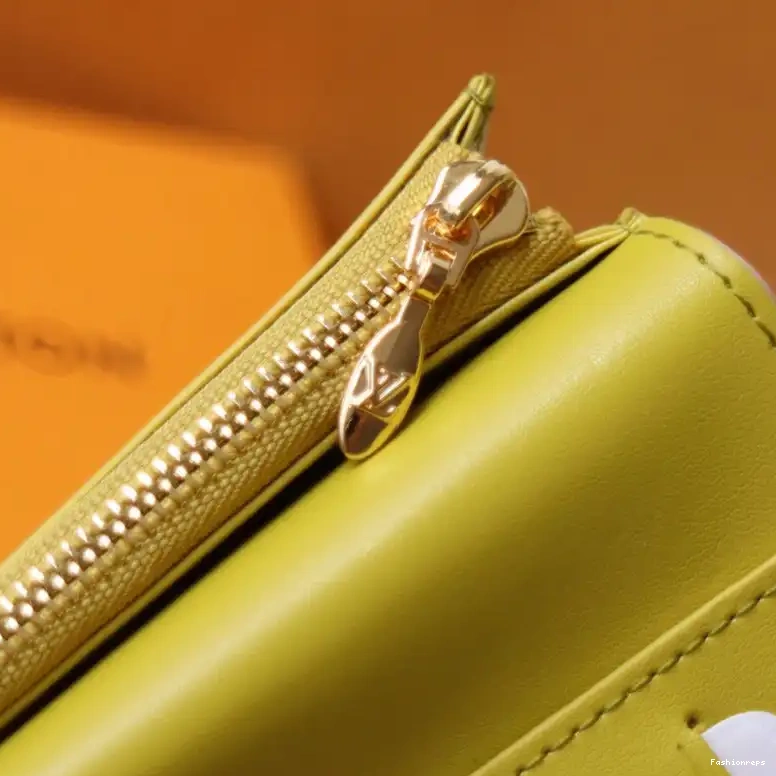 Fashionrepsfam ru 2308DJ0004 LV Bag 0823